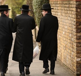 اعتقال 3 حاخامات يهود اغتصبوا أطفالًا في كنيس بطبريا