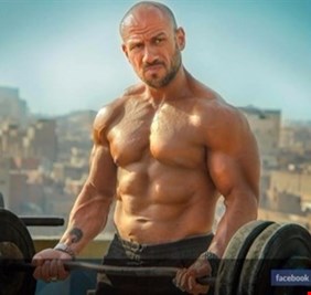 أحمد مكي يستعيد ذكريات الماضي في “وقفة ناصية زمان”
