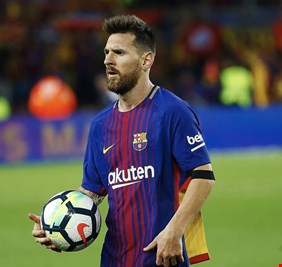ميسي يفوز بالكلاسيكو متمشيًا