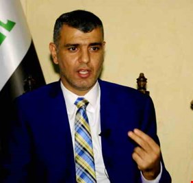 رغم حملات التسقيط السوداء، محمد صاحب الدراجي يغادر كابينة الحكومة بوجه ابيض، متسلحاً بشهادة النزاهة
