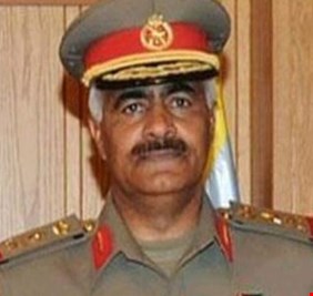 بالفيديو .. هكذا سقطت طائرة رئيس الاركان الكويتي، وهكذا نجا من الموت