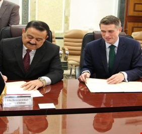 وزير الدفاع يجتمع مع نظيره البريطاني لبحث الحرب على داعش