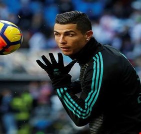 عروض قوية تهدد استمرار رونالدو مع ريال مدريد