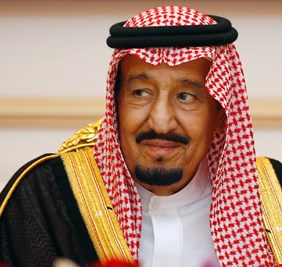 بعد إحتجاجات الشارع الإيراني .. ملك السعودية يوزع (الريالات) على السعوديين ؟