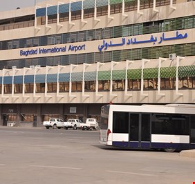 بالفيديو فضيحة في مطار بغداد .. وكرة عين الوزير التنكو .. قراطي !