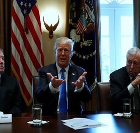 ترامب: نحن بحاجة إلى جدار