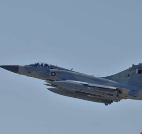 التوتر يتصاعد.. مقاتلة قطرية تتصدى لطائرة إماراتية اخترقت الأجواء مجددا