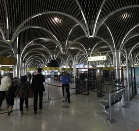 مطار بغداد في خطر ، 42 جهاز سونار لكشف الحقائب اكسباير !