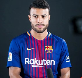 رسميا.. برشلونة يعلن إعارة أحد لاعبيه للأفاعي