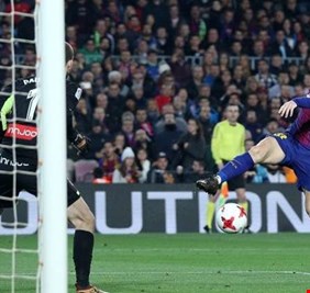 برشلونة يكسب 