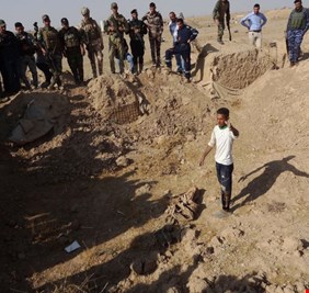 ماذا فعل داعش في الموصل؟ 40 مقبرة جماعية عثر عليها في المدينة، وما رُمي بالأنهر كان أعظم!