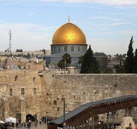 صحيفة فرنسية تنشر تفاصيل خطة السلام الأمريكية بمراحلها الثلاث ووضع القدس