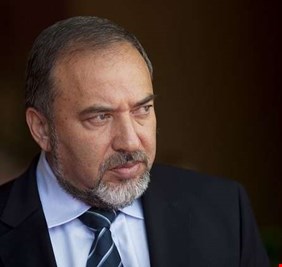 ليبرمان يهدد باجتياح لبنان وإدخال سكان بيروت إلى الملاجئ