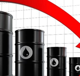 أسعار النفط تتخلى عن مكاسبها الأولية وتهبط مع صعود الدولار