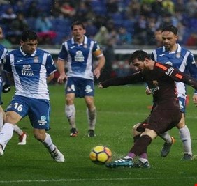 الديربي الكتالوني بين برشلونة ومضيفه إسبانيول ينتهي بالتعادل