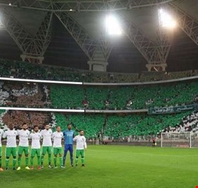 السوري عمر السومة يتلقى طعنة أوكرانية