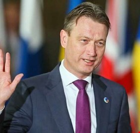 استقالة وزير خارجية هولندا بسبب فضيحة 