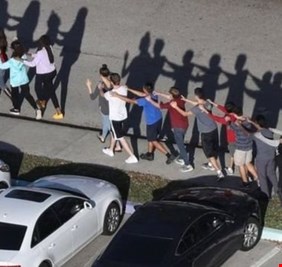 مقتل 17 شخصا وإصابة العشرات بإطلاق نار في فلوريدا الأمريكية