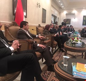 بمقر السفارة العراقية في عمان.. الوزير الأعرجي يلتقي ابناء الجالية العراقية، ويناقش معهم احتياجاتهم