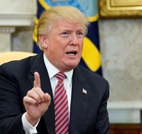 ترامب يؤكد ضرورة تسليح المعلمين ذوي الخلفية العسكرية