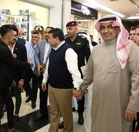 الأعرجي والسفير السعودي يداً بيد في شوارع بغداد.. أخيراً وجدنا المسؤول القوي الذي يثق به ويهابه السعوديون