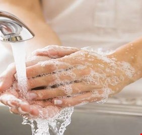 خطأ شائع يرتكبه معظمنا عند غسل الأيدي