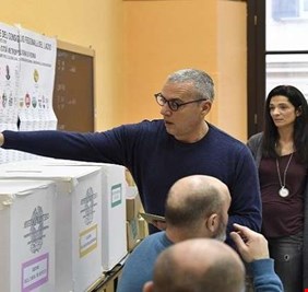 إيطاليا في انتظار برلمان جديد