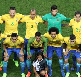 البرازيل تطالب بتوفير الجليد والموز والبطيخ قبيل مواجهة روسيا