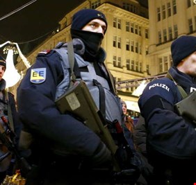 سقوط عدة جرحى في هجوم بسكين نفذه مجهول وسط فيينا