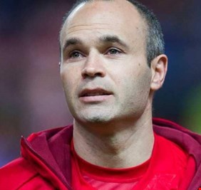 ناد صيني يهدد باللجوء الى القضاء بسبب إنييستا