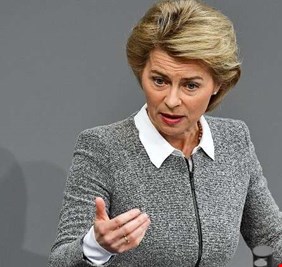 برلين تنتقد اقتراحا أوكرانيا بفرض عقوبات على مستشارها السابق