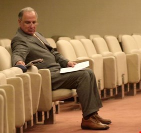 خليفة الجلبي يميط اللثام لأول مرة عن خلافاته مع الأميركان وأسباب وفاته