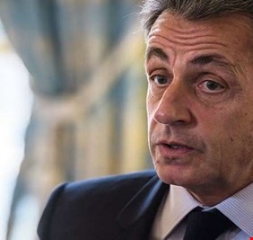 ساركوزي قيد الاحتجاز.. فهل يدفع ثمن أموال القذافي؟