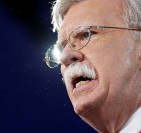 صحيفة: ترامب يمتعض من شاربي مستشاره الجديد للأمن القومي