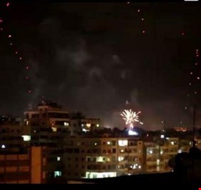 بالصور : السوريون يخرجون الى شوارع دمشق احتفالاً بتحرير  الغوطة