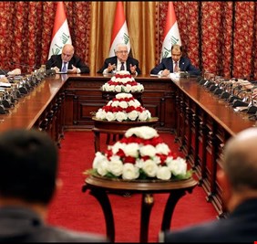 أخيراً قادة الكتل والقوى السياسية يوقعون ميثاق الشرف..  