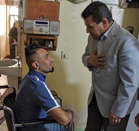 قاسم الأعرجي يزور حسام في بيته