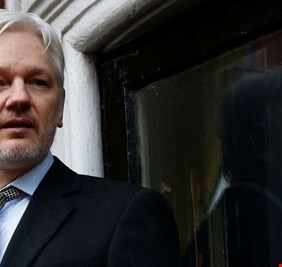 الإكوادور تعاقب أسانج بحرمانه من التواصل