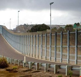 ترامب يأمر بنشر الحرس الوطني على الحدود مع المكسيك