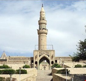 بالصور: تحت انقاض قبر النبي يونس الذي فجره داعش، كنز لا يقذر بثمن !