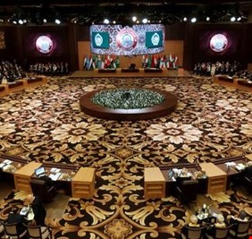 بعد اعتذار الأمارات .. الرياض تستضيف القمة العربية، وتوجه دعوة الى قطر، والدوحة تقبلها