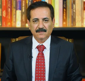 الميزان يعتبر (ساحات الاعتصام) الحقيقة الرابعة بعد الله والنبوة والخلافة،  والطرفي يسخر منه !