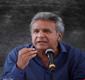 رئيس الإكوادور يقطع قمة البيرو ويعود إلى بلاده بشكل مفاجئ