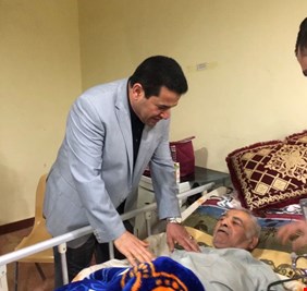 بالصور .. الأعرجي يزور المستشفى التعليمي في واسط، ويقبل المرضى الراقدين واحداً واحد