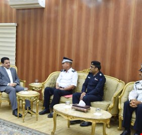 وزير الداخلية يكرم شرطي المرور  (أبو الغيرة) ..