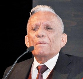 بالفيديو .. ماذا قال السيد السيستاني عن الشاعر عبد الرزاق عبد الواحد ؟