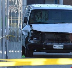 الشرطة: 9 قتلى و16 جريحا في حادثة الدهس في تورونتو الكندية