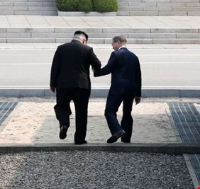 زعيما الكوريتين يوقعان بيانا للسلام في شبه الجزيرة الكورية