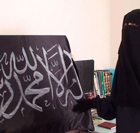 صرفت اموال زوجها على عائلة 