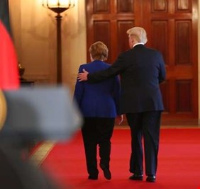 ميركل تدعو ترامب لزيارة موطن أسلافه!